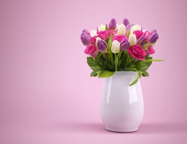 Udforsk et Bredt Udvalg af Farverige og Klassiske Vaser til Enhver Stil